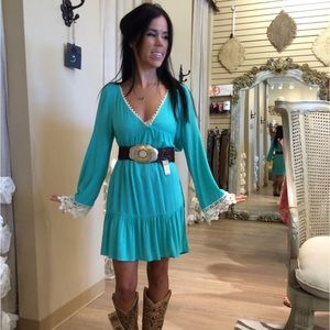 I only wore it once for a wedding and haven’t since. Size small, wear with belt